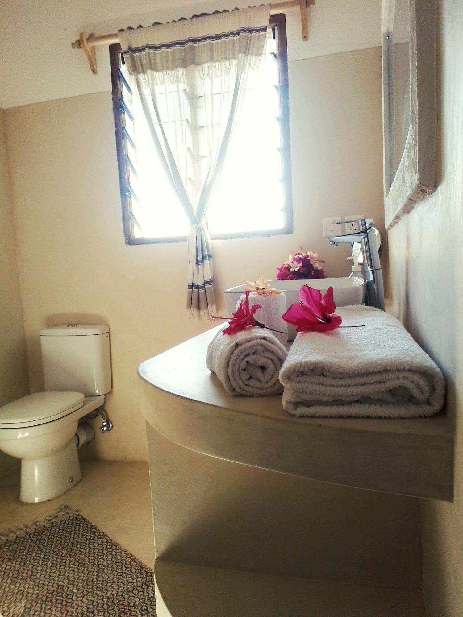 Bed and Breakfast Shira House Watamu Esterno foto