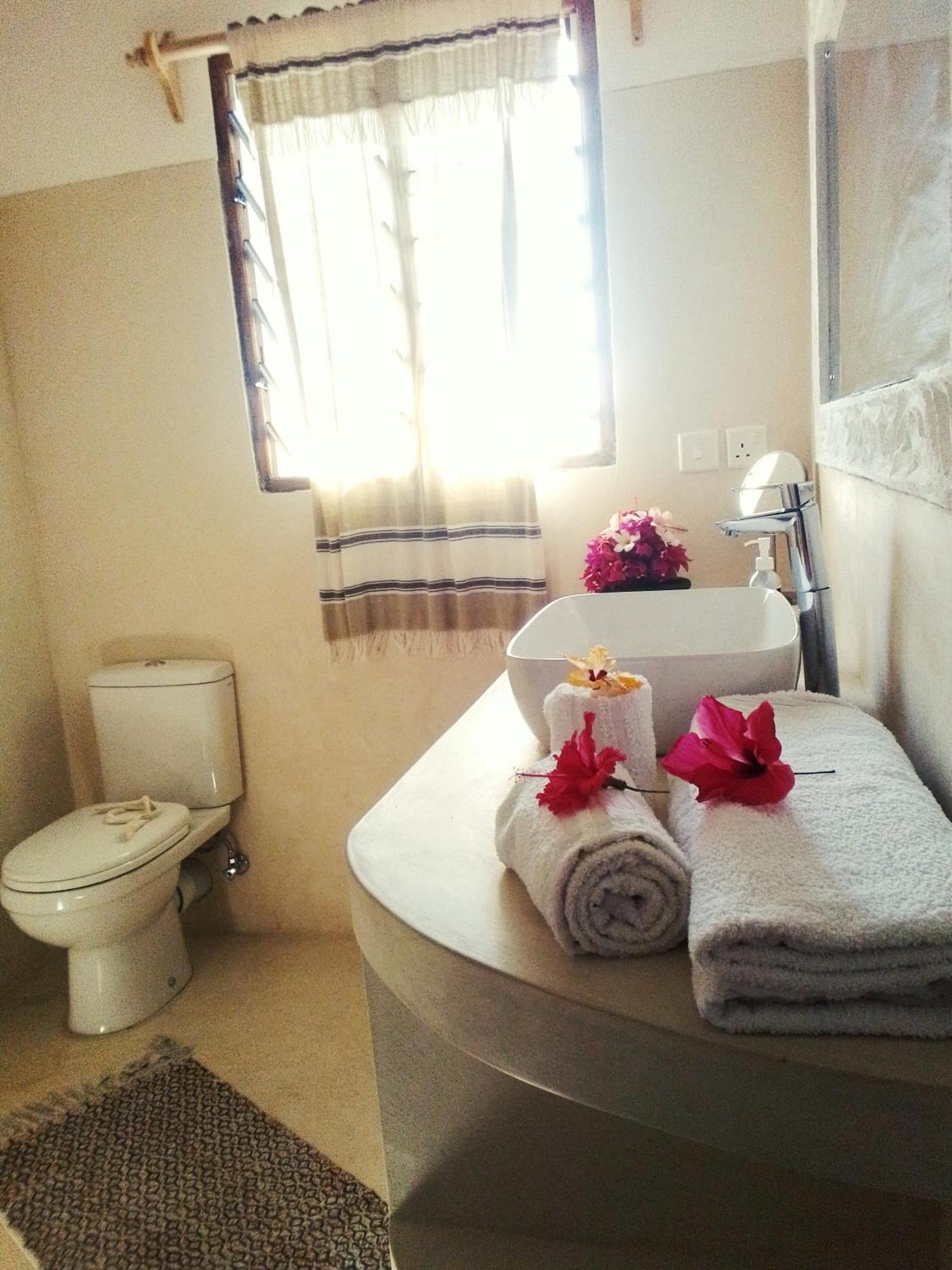 Bed and Breakfast Shira House Watamu Esterno foto